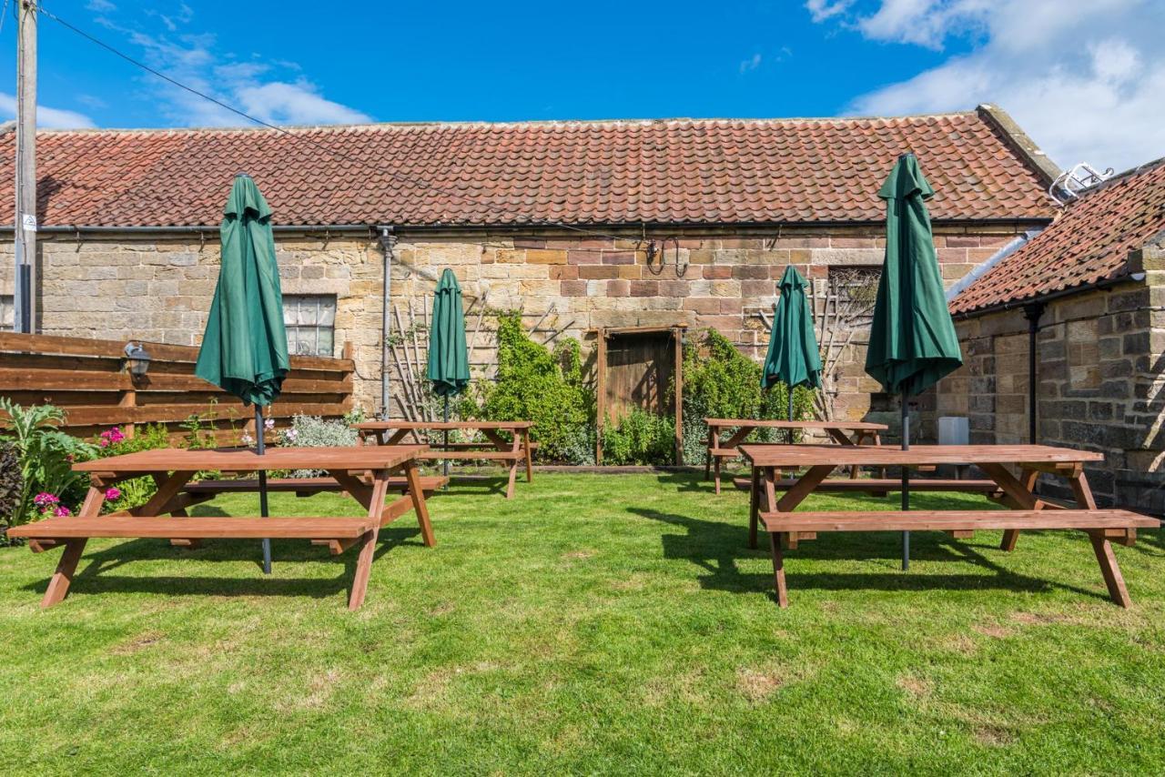The Witching Post Inn Egton Kültér fotó